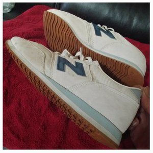 New balance women's size 9 shoes / sneakers